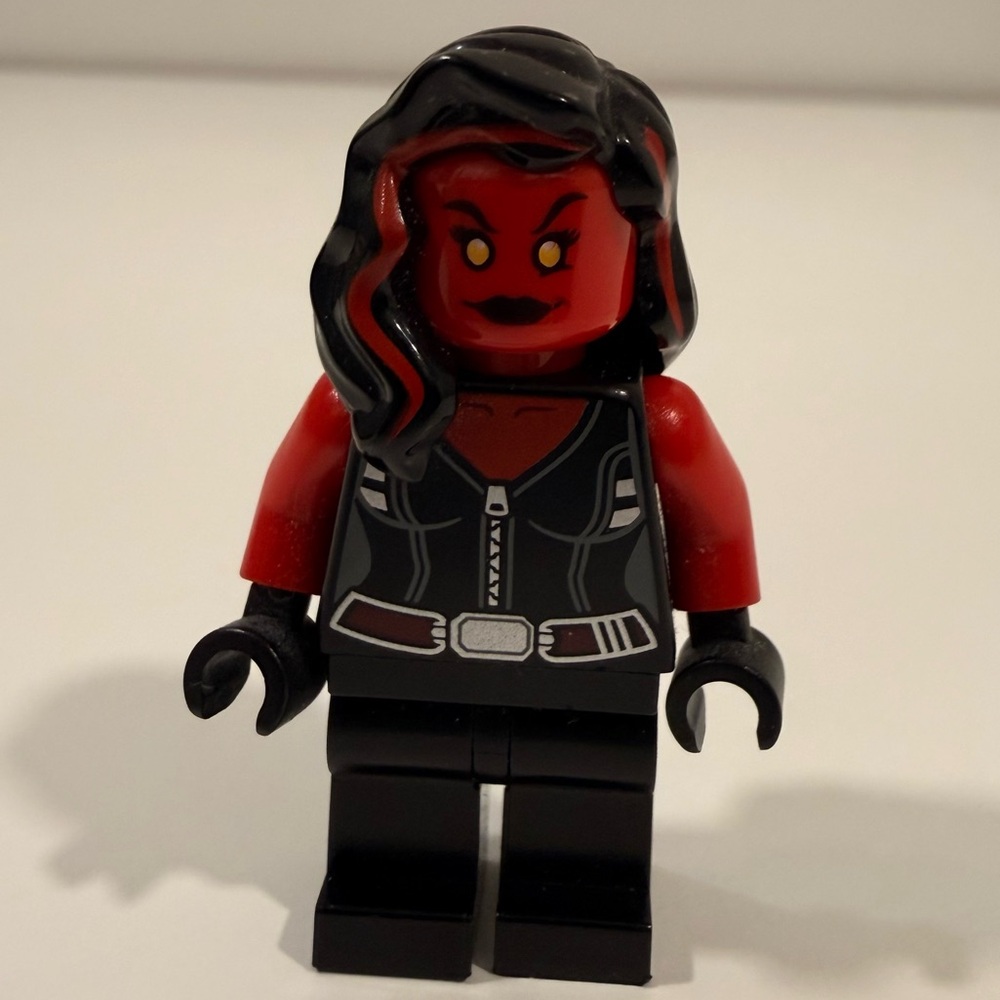 LEGO® Red She-Hulk Minifig sh0372 Marvel Super Heroes Angry Red & Black 76078